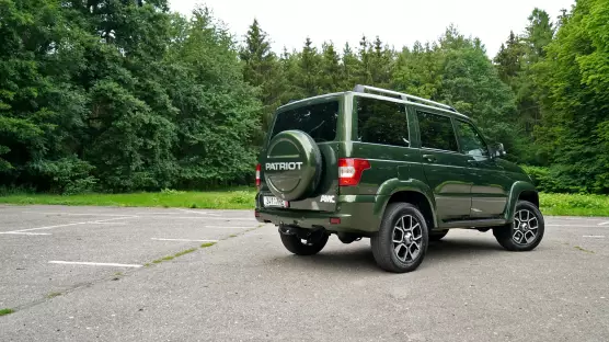 UAZ 3163 Patriot AT