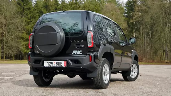 Lada Niva Travel