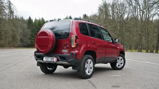 Lada Niva Travel