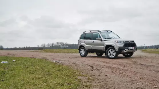 Lada Niva Travel