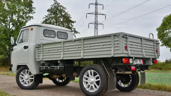 UAZ 3303 dropside truck