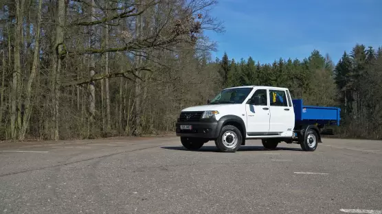 UAZ 23632 Profi Doublecab kontejner