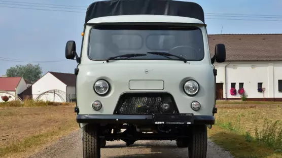 UAZ 3303 Valník