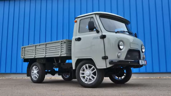 UAZ 3303 Valník