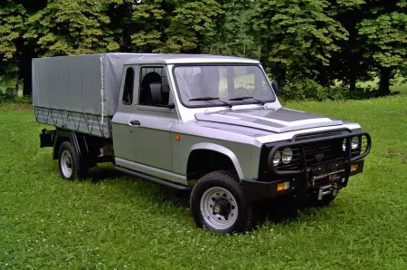 Off-road flatbed with canvas