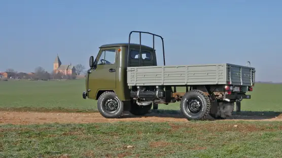 UAZ 3303 Valník