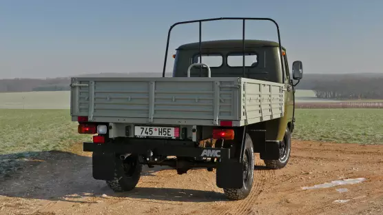 UAZ 3303 Valník