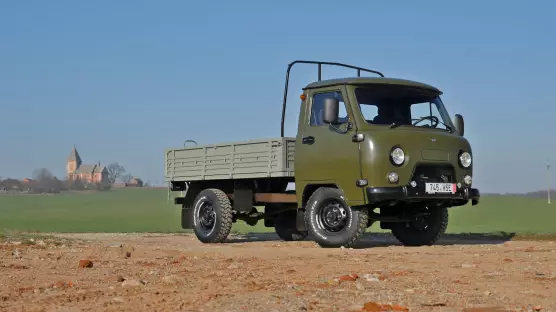 UAZ 3303 Valník
