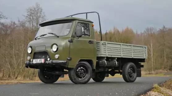 UAZ 3303 Valník
